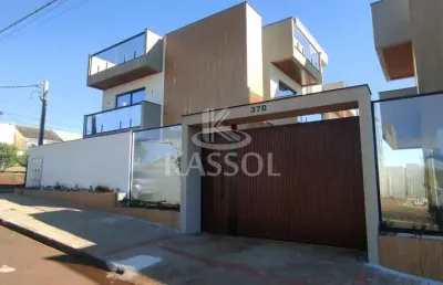 Lindo triplex com acabamento de alto padrão, amplo terraço com uma vista linda