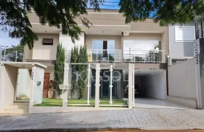 Sobrado no pioneiro catarinense, sobra de terreno, piscina aquecida, funcional