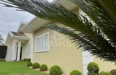 Casa térrea em condomínio fechado, região oeste de cascavel