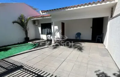 Casa com 03 dormitórios e piscina - canada- cascavel, 02 vagas, sobra terreno