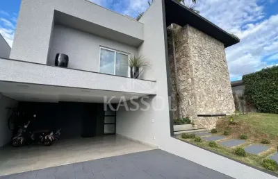 Sobrado no condominio treviso com 2 suites e 2 quartos, area gourmet, piscina