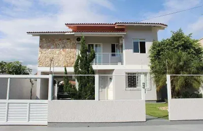 Casa com 3 quartos à venda no Centro, Palhoça 