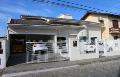 Casa com 3 quartos à venda no Centro, Palhoça 