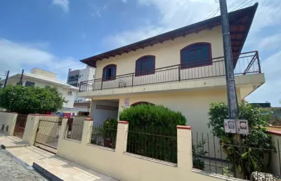 Casa com 3 quartos à venda no Centro, Palhoça 