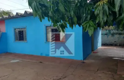 Locação - excelente casa de fundos, quintal próximo ao centro de londrina