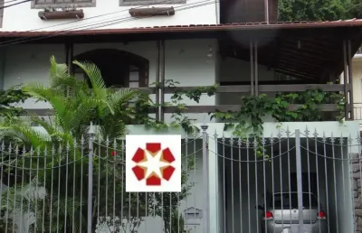 Linda casa no bairro democrata com 5/4, garagem, extensa área de lazer
