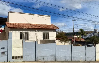 Linda casa para locação de 1/4 e garagem – bairro ipiranga
