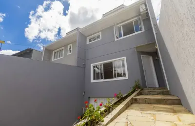 Sobrado triplex à venda no bacacheri, 3 quartos, suíte com banheira, amplo jardim e 4 vagas - 282m2