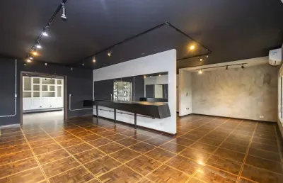 Casa comercial com 8 salas para alugar na Avenida Cândido Hartmann, 90, Bigorrilho, Curitiba