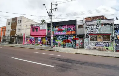 Casa comercial com 5 salas para alugar na Rua Trajano Reis, 369, São Francisco, Curitiba