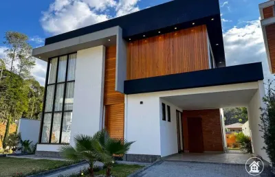 Casa à venda com 4 quartos, 200m2, na posse, em teresópolis