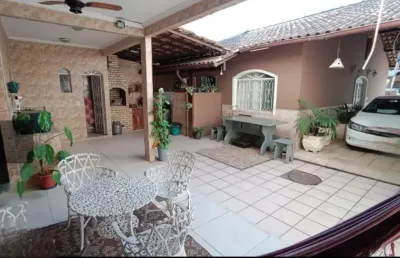 Casa linear com 3 quartos em condomínio na estrada do cachamorra