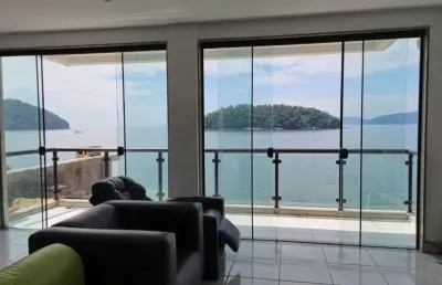 Casa de praia com vista livre para o mar em jacareí