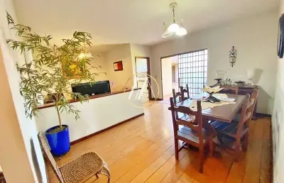 Casa à venda com 3 quartos, suíte e 190m² no centro de cambé/pr – 664m² de terreno