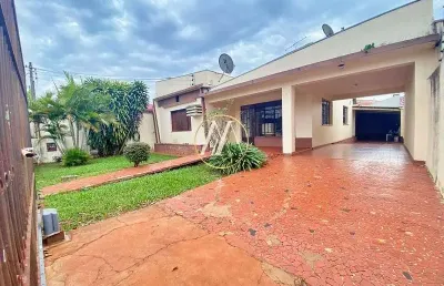 Casa residencial ou comercial à venda com 5 dormitórios sendo uma suíte, centro - rolândia/pr