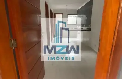Apartamento à venda, com 2 dormitórios, 1 banheiro, 1 vaga de carro solta e coberta, sala com sacad