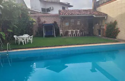 Linda casa no itaigara, condomínio fechado, nascente elevador, porteira fechada.