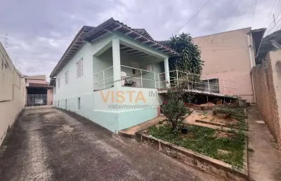 Casa com 4 quartos para alugar na Rua Getúlio Vargas, Centro, São João da Boa Vista