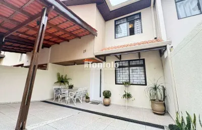 Casa em condomínio fechado com 3 quartos à venda na Rua Gastão Luiz Cruls, Bairro Alto, Curitiba