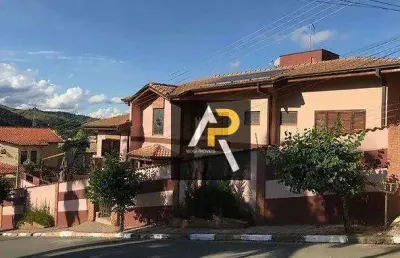 Sobrado com 4 suítes 296 m² a venda no centro de guararema/sp