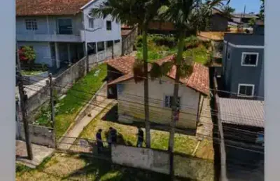 Casa com 2 quartos à venda na rua efeso, 9, paranaguamirim, joinville por r$ 170.000