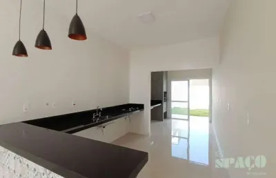 Condomínio laguna: casa moderna 3 quartos, suíte e espaço gourmet à venda