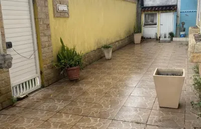 Excelente casa duplex com 2 varandas, suíte com closet e churrasqueira