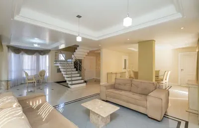 Casa em condomínio fechado com 4 quartos para alugar na rua eduardo sprada, campo comprido, curitiba por r$ 9.200