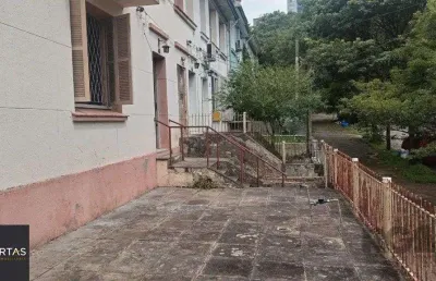 Sobrado no bairro petrópolis com 4 dormitórios e amplo pátio