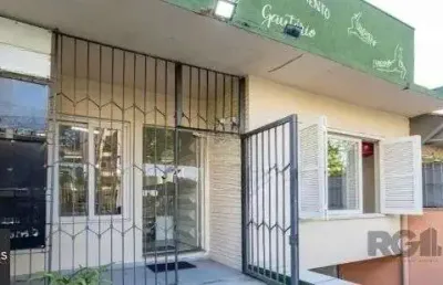 Casa no bairro petrópolis de 3 dormitórios e 2 vagas