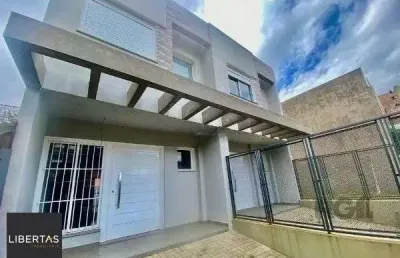 Casa com 3 quartos para alugar na Rua Doutor Cláudio Walter Ferreira da Silva, 251, Guarujá, Porto Alegre