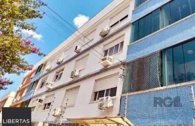 Apartamento 3 dormitórios , dependência de empregada e vaga de garagem.