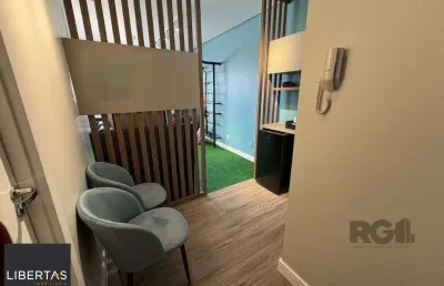 Sala comercial à venda na Avenida Luiz Manoel Gonzaga, 351, Três Figueiras, Porto Alegre