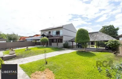 Com 4 dormitórios, incluindo uma suíte, é perfeita para acomodar toda a sua família.