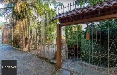 Casa no bairro vila assunção com 4 dormitórios sendo 1 suíte e vista para o guaíba