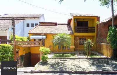 Casa 04 dormitórios, 02 suítes, living 02 ambientes