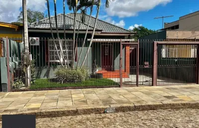 Casa toda reformada, 135 m² de área construída, churrasqueira e piscina