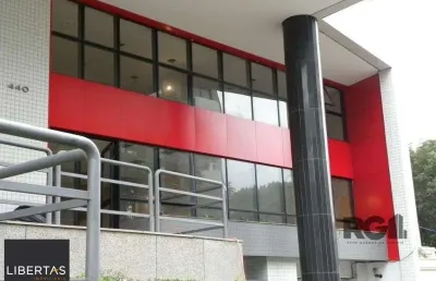 Loja com 113m² de área privativa no bairro três figueiras