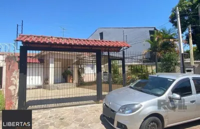 Casa com 3 quartos à venda na Rua Afonso Arinos, 590, Camaquã, Porto Alegre