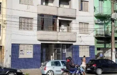 Schumacher loca apt° térreo com terraço, 2 quartos, cozinha semi-mob,  churrasqueira no garden