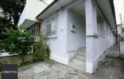 Casa com 2 quartos à venda na Avenida General Barreto Viana, 99, Chácara das Pedras, Porto Alegre