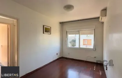Apartamento 2 dormitórios, ensolarado e localizado na parte alta do centro histórico