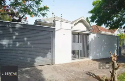 Casa reformada com 3 dormitórios, 5 vagas no bairro são joão