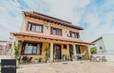 Casa com 234m², 3 dormitórios, 3 vagas no bairro partenon