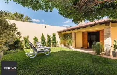 Casa com 3 quartos à venda na Avenida General Barreto Viana, 303, Chácara das Pedras, Porto Alegre