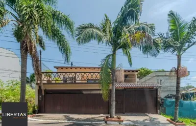 Excelente casa a venda no bairro ipanema, 3 dormitórios com suíte e 8 vagas de garagem!