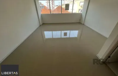 Sala comercial desocupada no edifício baltimore, bairro bom fim em porto alegre.