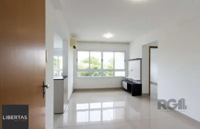 Apartamento semi-mobiliado, com área privada de 50,95 m2