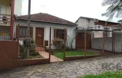Casa com 3 quartos à venda na Avenida São Sebastião, 197, Nonoai, Porto Alegre