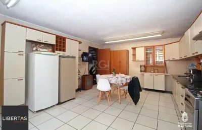 Casa para venda - 526.64m², 4 dormitórios, sendo 2 suites, 4 vagas - teresópolis